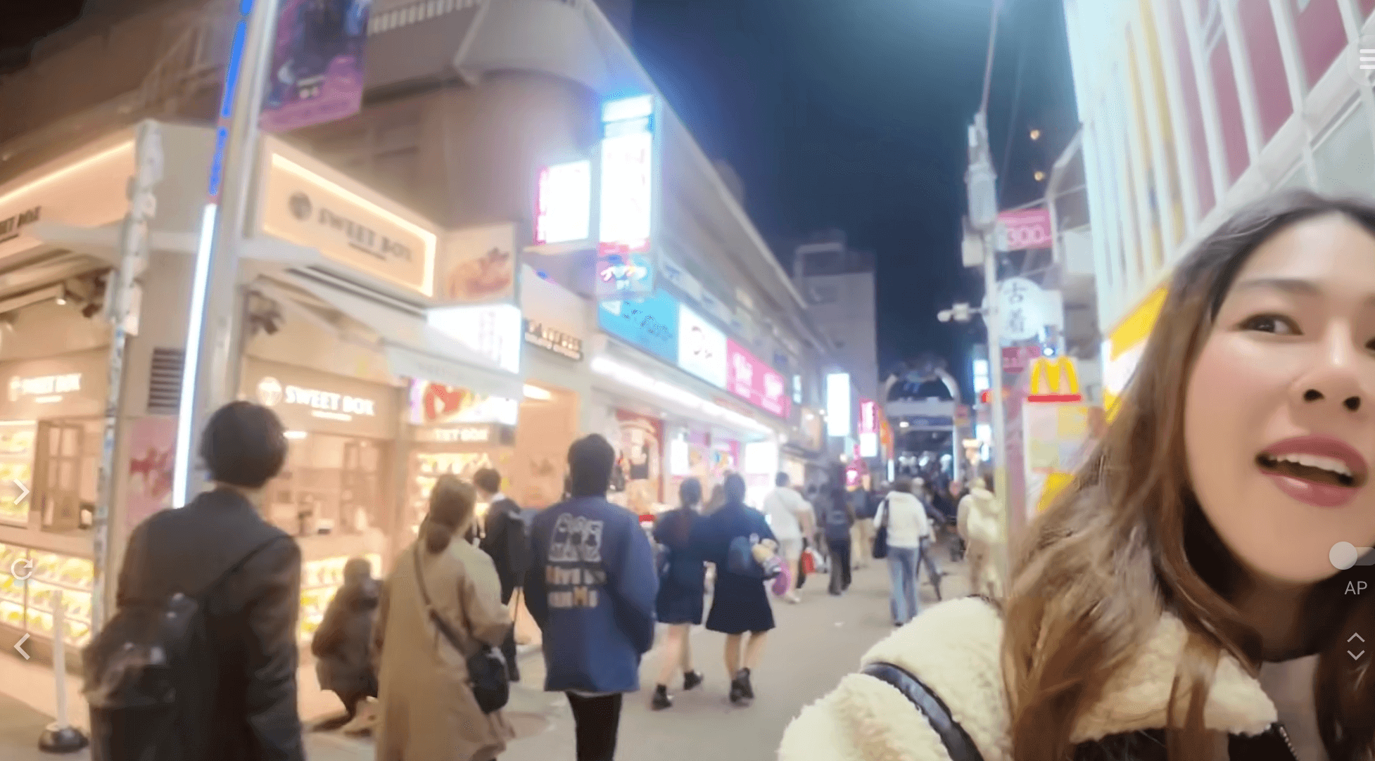 เดินเล่นยามค่ำคืนในโตเกียวกับโม่: จากฮาราจูกุ (Harajuku)) สู่ชิบุย่า (Shibuya) ที่สว่างไสว 🌃